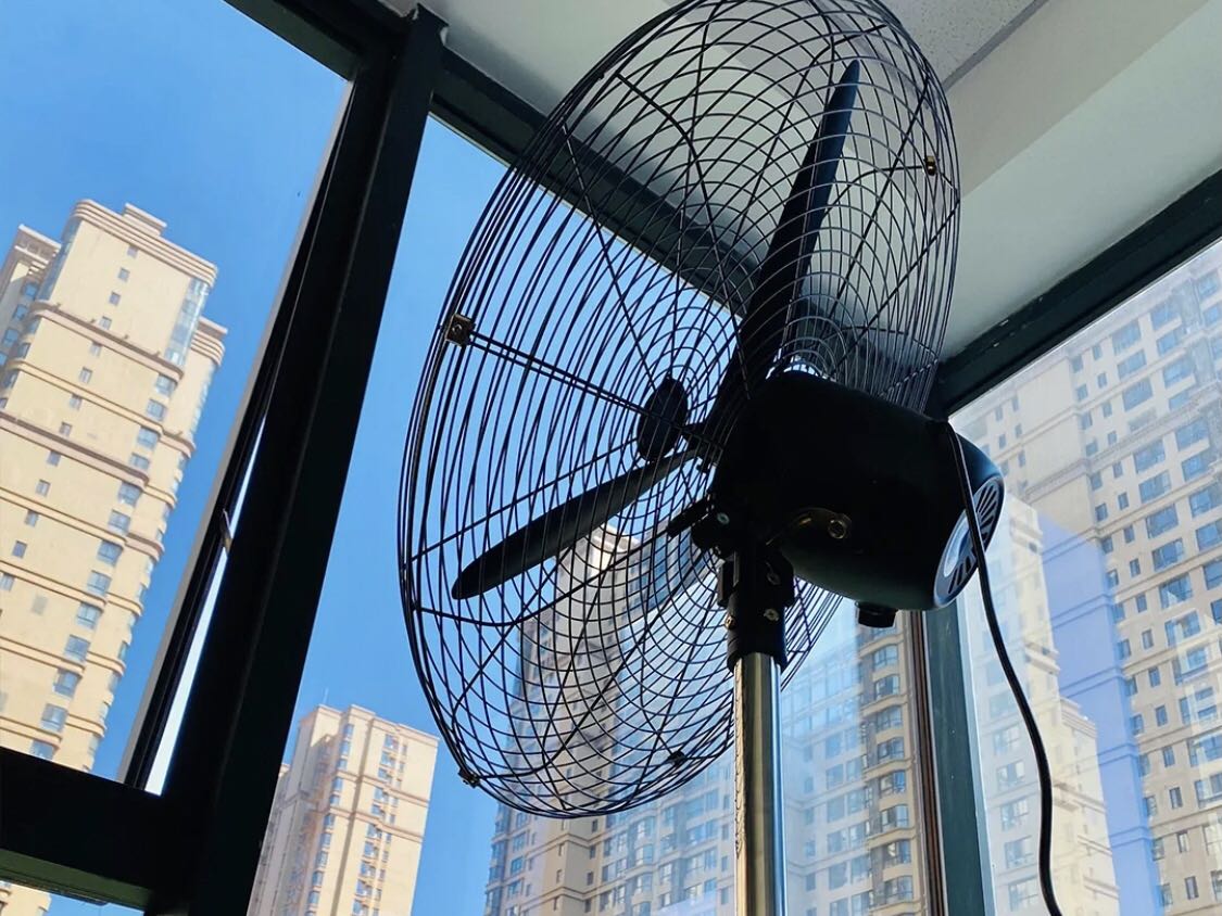 開窗通風就是一直張大窗戶進行通風